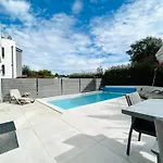 Villa Joka With Heated Pool And Huge Roof Terrace Banjole
