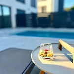 Joka With Heated Pool And Huge Roof Terrace