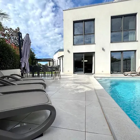 Joka With Heated Pool And Huge Roof Terrace Villa Banjole