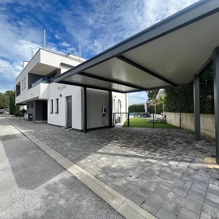 Villa Joka With Heated Pool And Huge Roof Terrace *