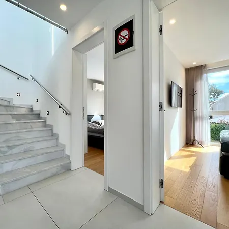 Villa Joka With Heated Pool And Huge Roof Terrace