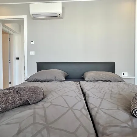 Villa Joka With Heated Pool And Huge Roof Terrace