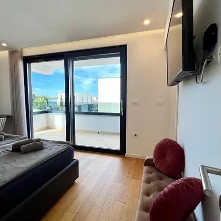 Joka With Heated Pool And Huge Roof Terrace Villa Banjole